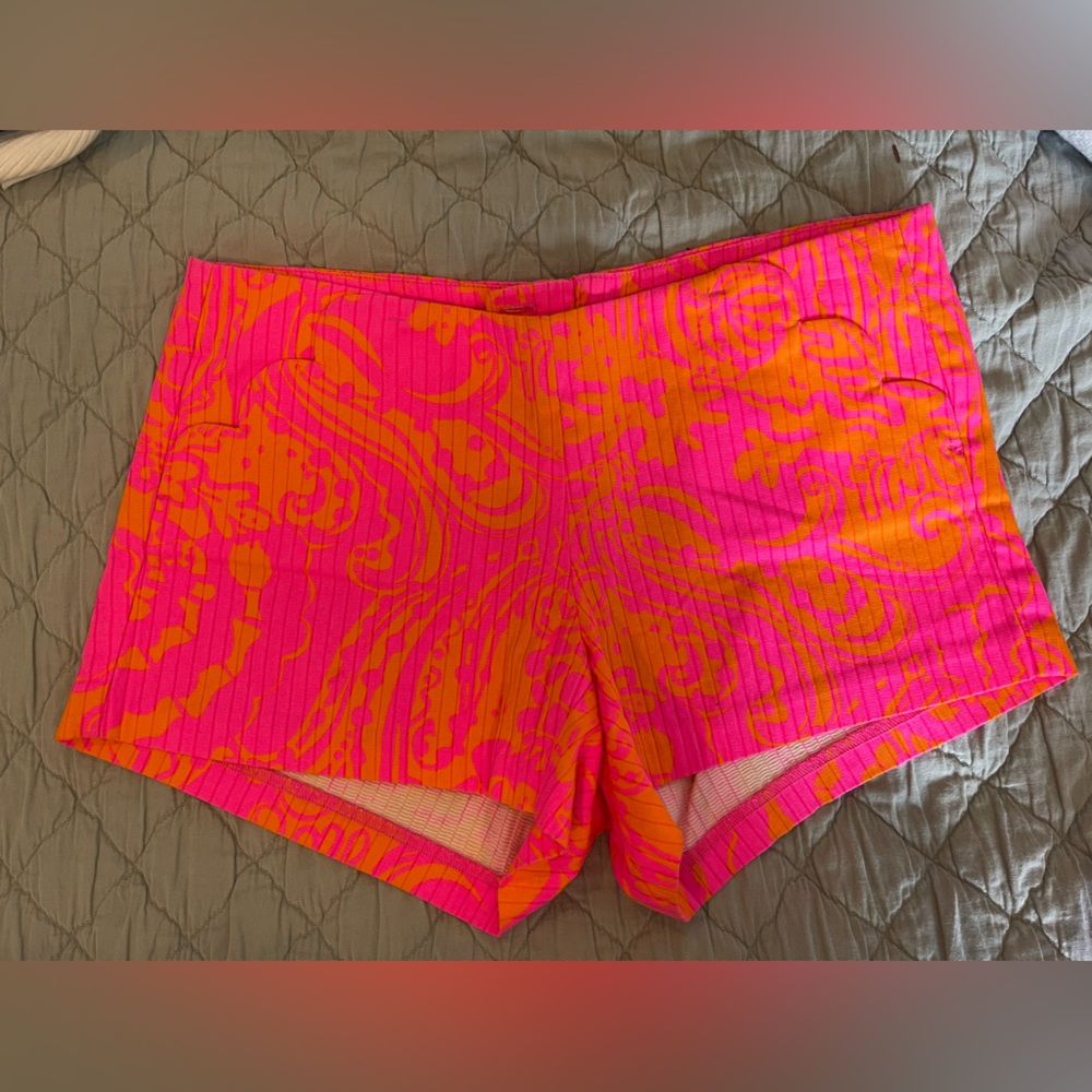 Lily Pulitzer Shorts with Scallop Detailed Pockets